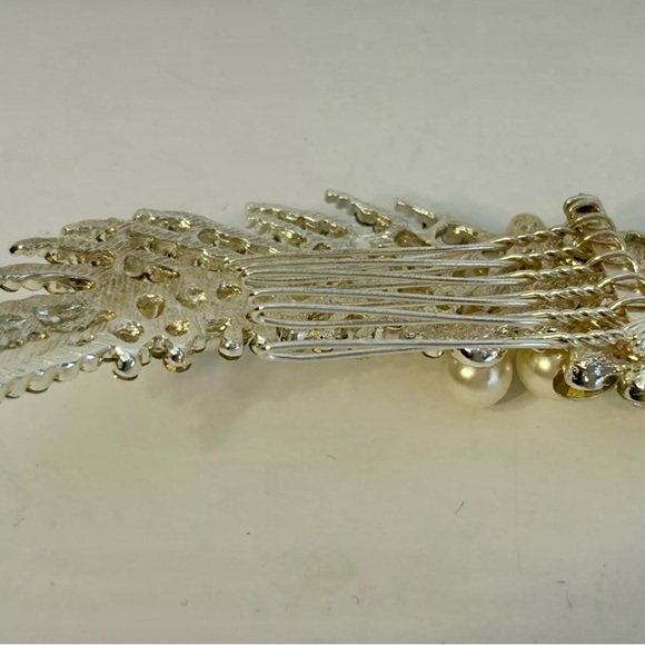 Large Silver Pearl and Crystal
Rhinestones Hair Comb Formal Occasions - Picture 6 of 9